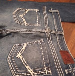 BKE (Buckle) decorative stitching blue jeans!